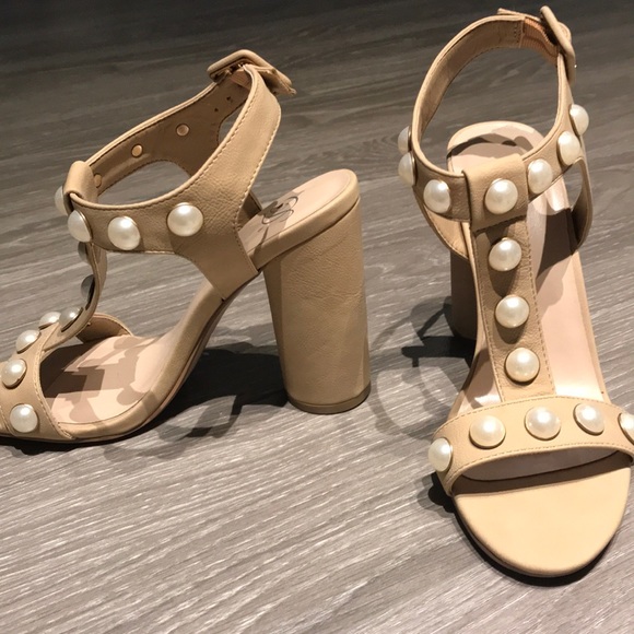 Heels with Pearls - Picture 3 of 3
